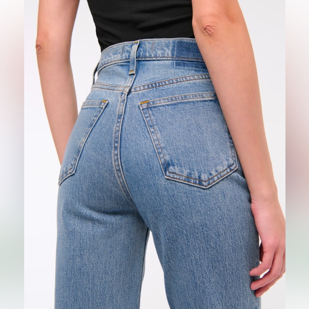 Abercrombie ultra high-rise 90s slim straight Jean, medium wash. Size 27 (4)